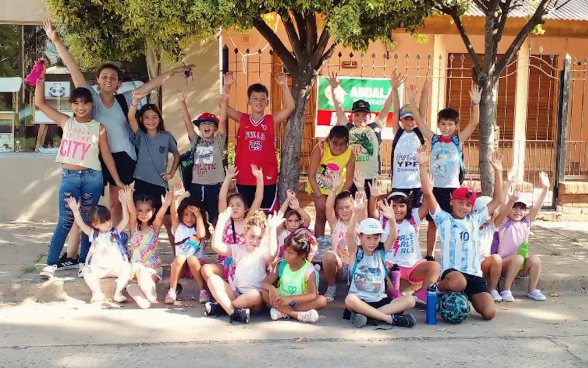 La Escuela Municipal de Danzas de Carabelas suma un viaje cultural a su propuesta de formación