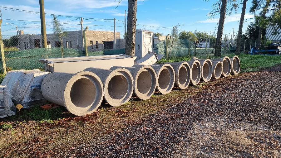 Instalan nuevas cañerías de desagüe en avenida Tormey
